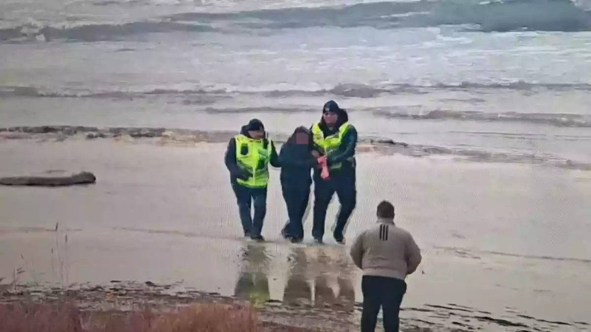 Ақтауда тәртіп сақшылары суға батқан жасөспірімді құтқарды