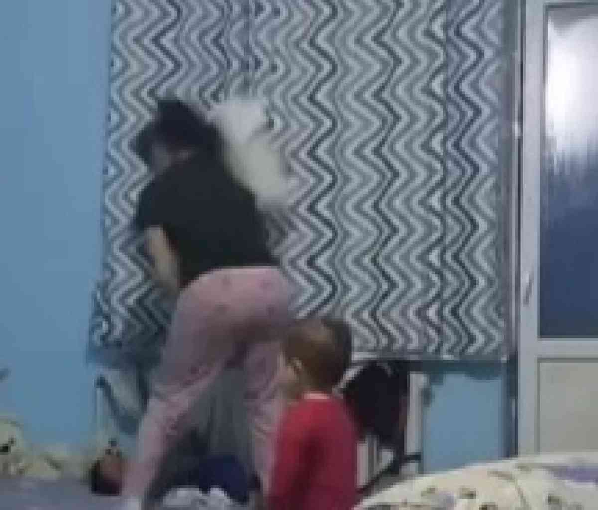 Жетісу облысында баласына күш көрсеткен ана қамауға алынды