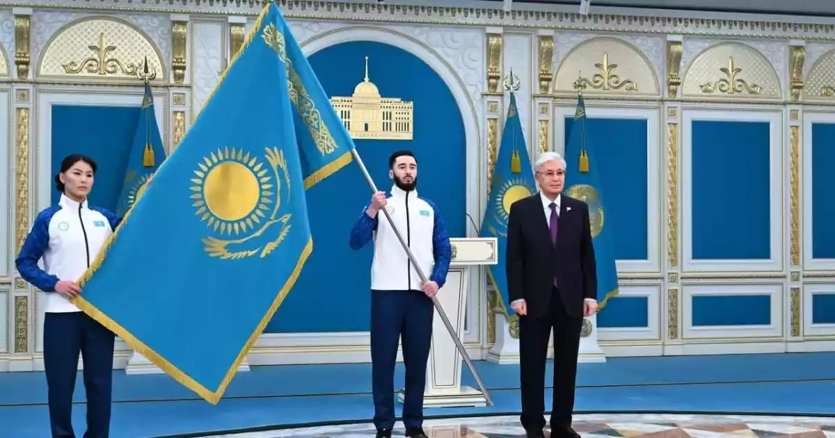 Президент Қысқы Олимпиада ойындары мен Паралимпиадаға қатысатын ұлттық құрама мүшелеріне Мемлекеттік туды тапсырды