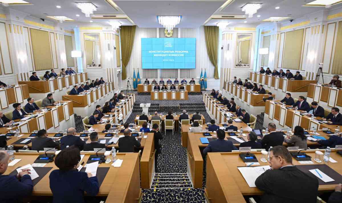 Конституциялық комиссияның екінші отырысында реформалар жөнінде келіп түскен ұсыныстар талқылануда