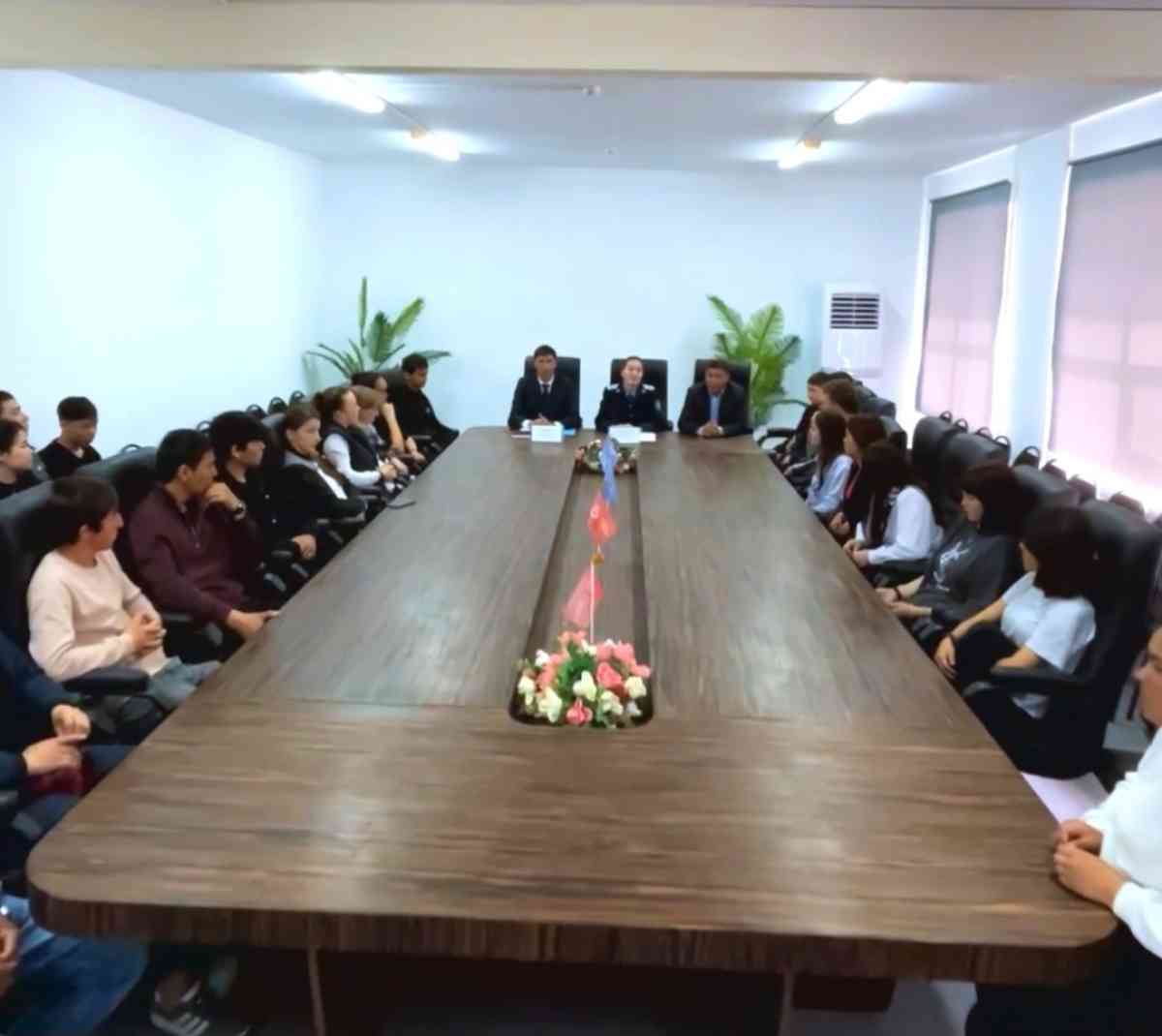 Жуалы ауданында колледж студенттермен кездесу ұйымдастырылды