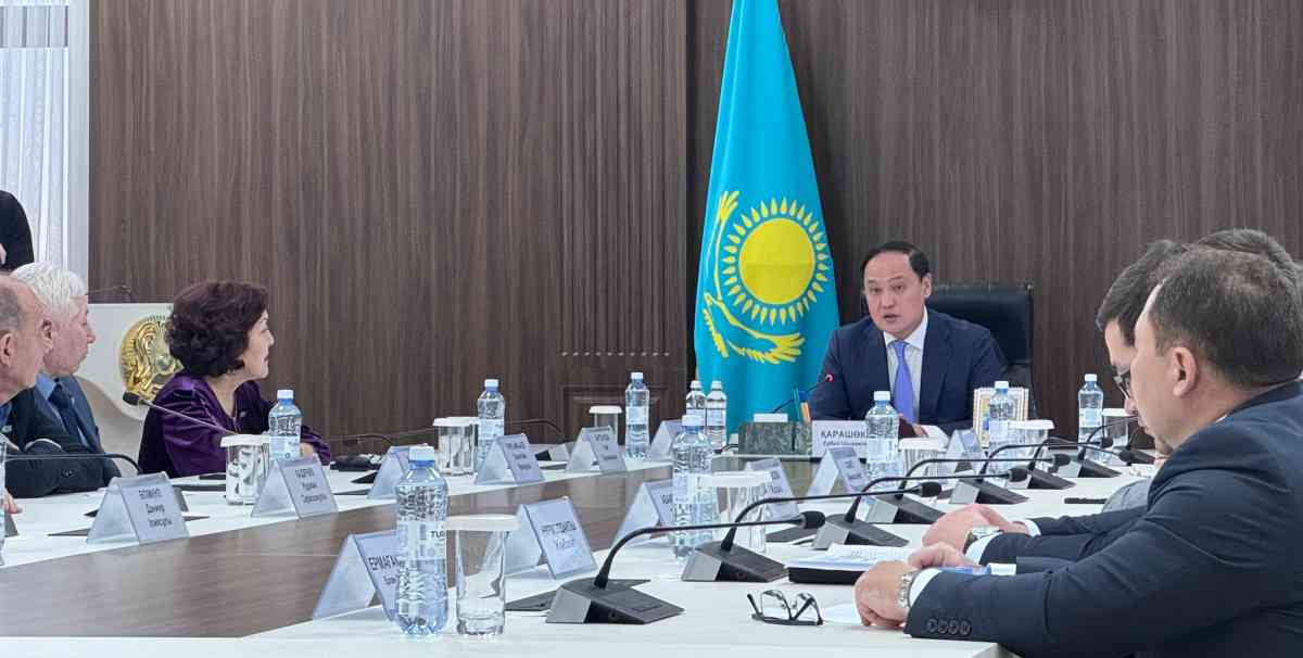 Жаңа Конституция: Облыс әкімі зиялы қауыммен кездесті