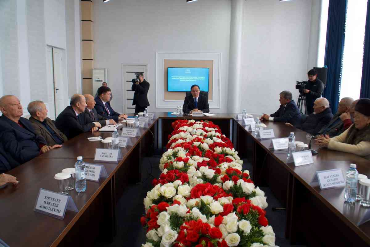 Жаңа Ата Заң жобасы: Ербол Қарашөкеев Меркіде зиялы қауыммен кездесті