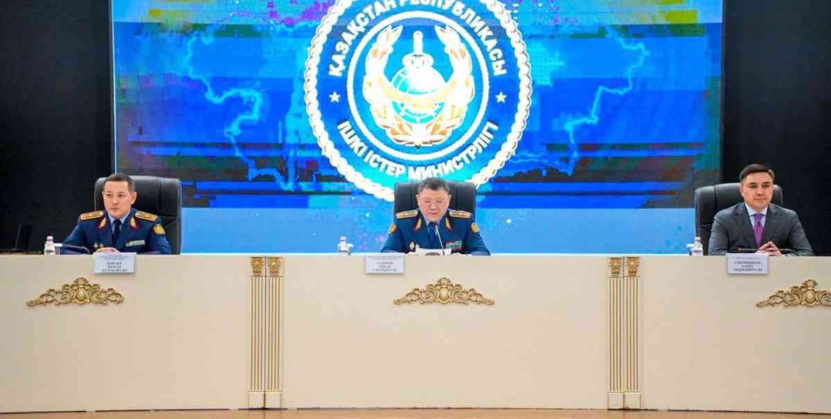 «Ақталуға негіз жоқ»: Ішкі істер министрі Шымкент полициясын қатаң сынға алды
