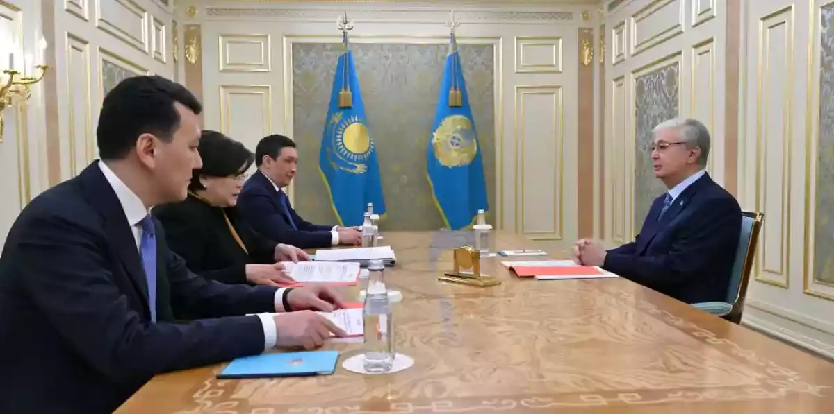 Президент Конституциялық комиссия жетекшілерімен жұмыс кеңесін өткізді