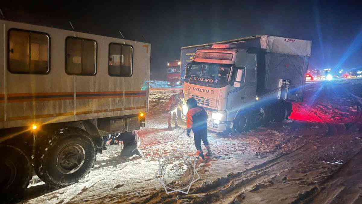 Қордай ауданында қар құрсауынан 80 автокөлік шығарылды