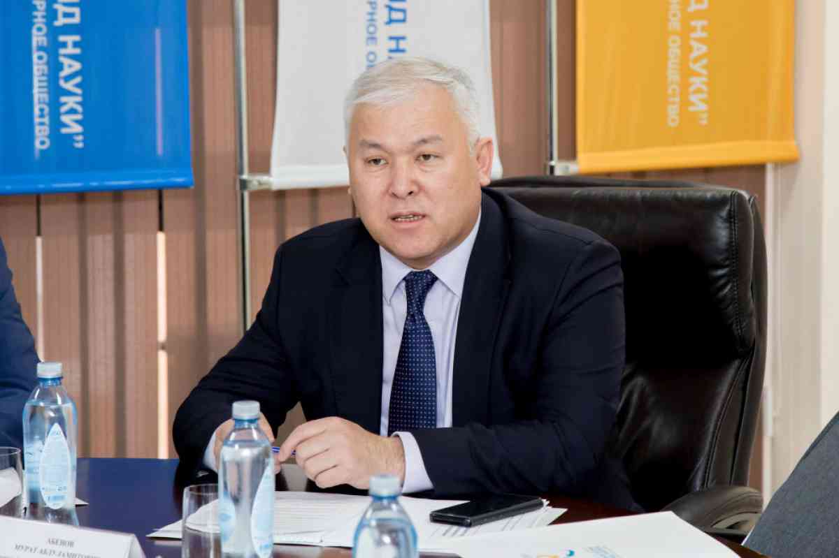 Мұрат Әбенов жаңа Конституция адамның ар-намысы мен қадір-қасиетін қалай қорғайтынын айтты