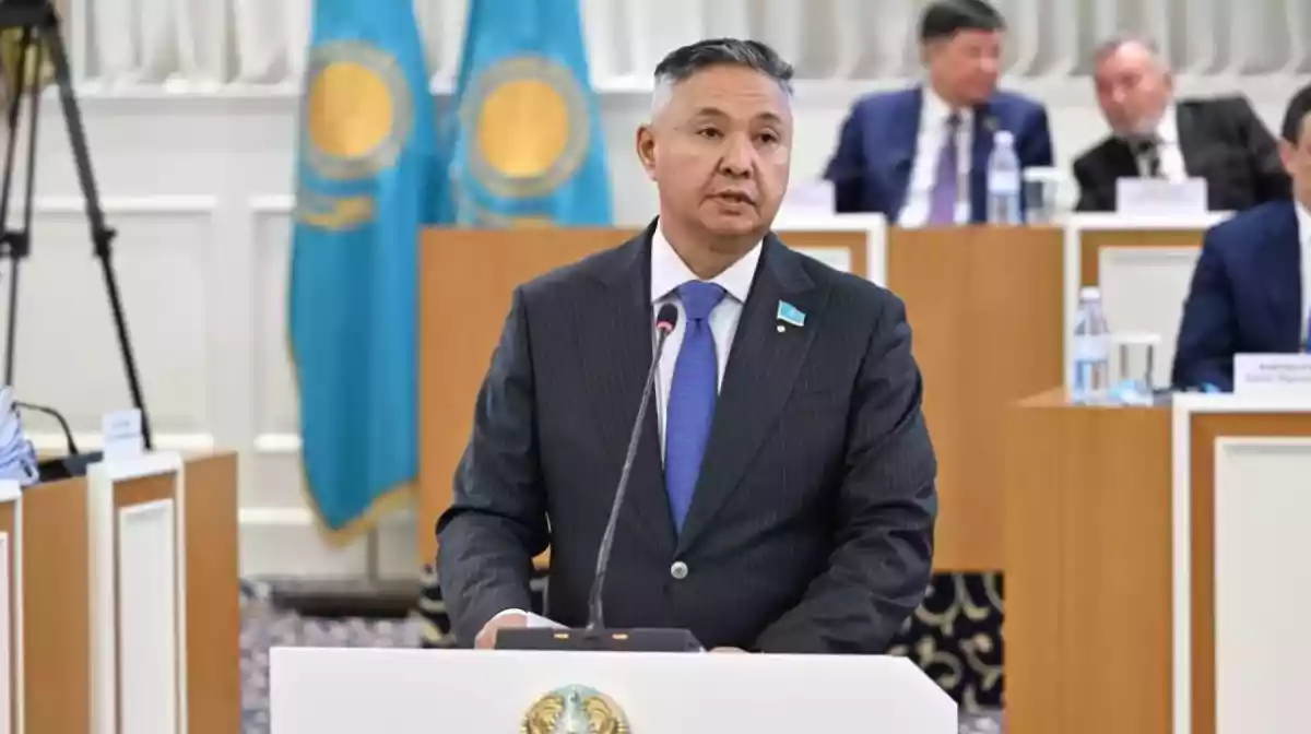 «Ақ жол» партиясы жаңа Конституция жобасын қолдайды – Азат Перуашев