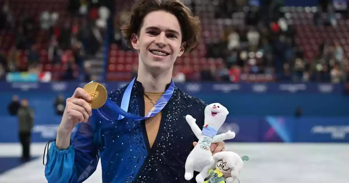 Мемлекет басшысы Михаил Шайдоровты II дәрежелі "Барыс" орденімен марапаттайды