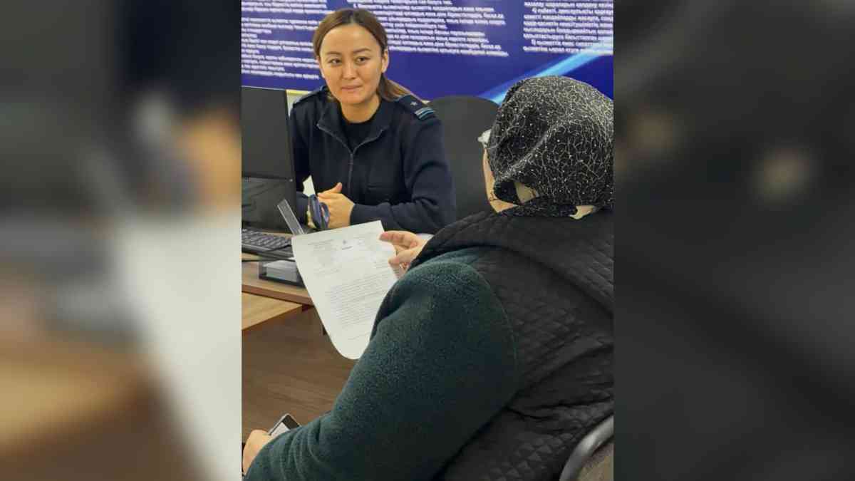 Жамбылда полиция 40 жыл құжатсыз жүрген тұрғындарға азаматтық алуға көмектесті