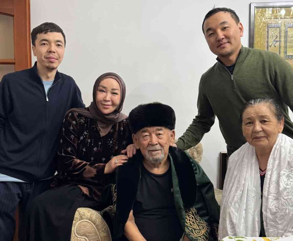 Ақындар Жүрсін Ерманды 75 жылдық мерейтойымен құттықтады