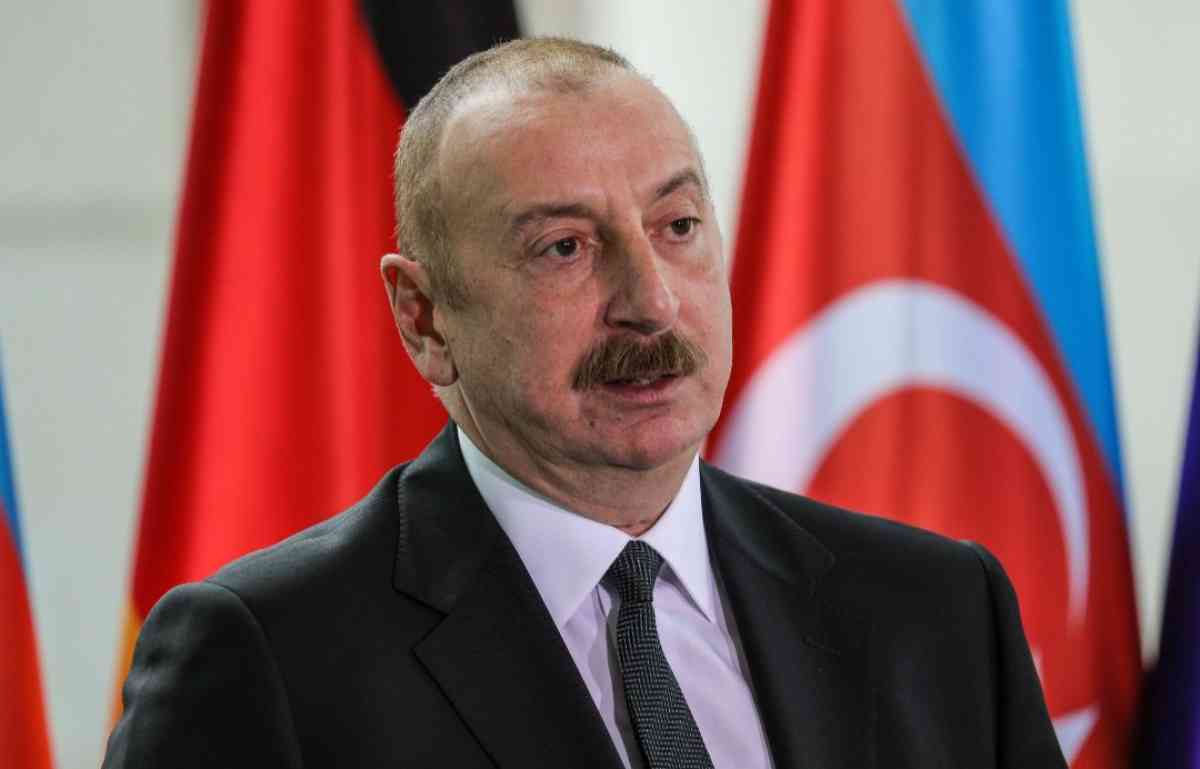 Әзербайжан Ираннан барлық дипломаттарын әкетеді