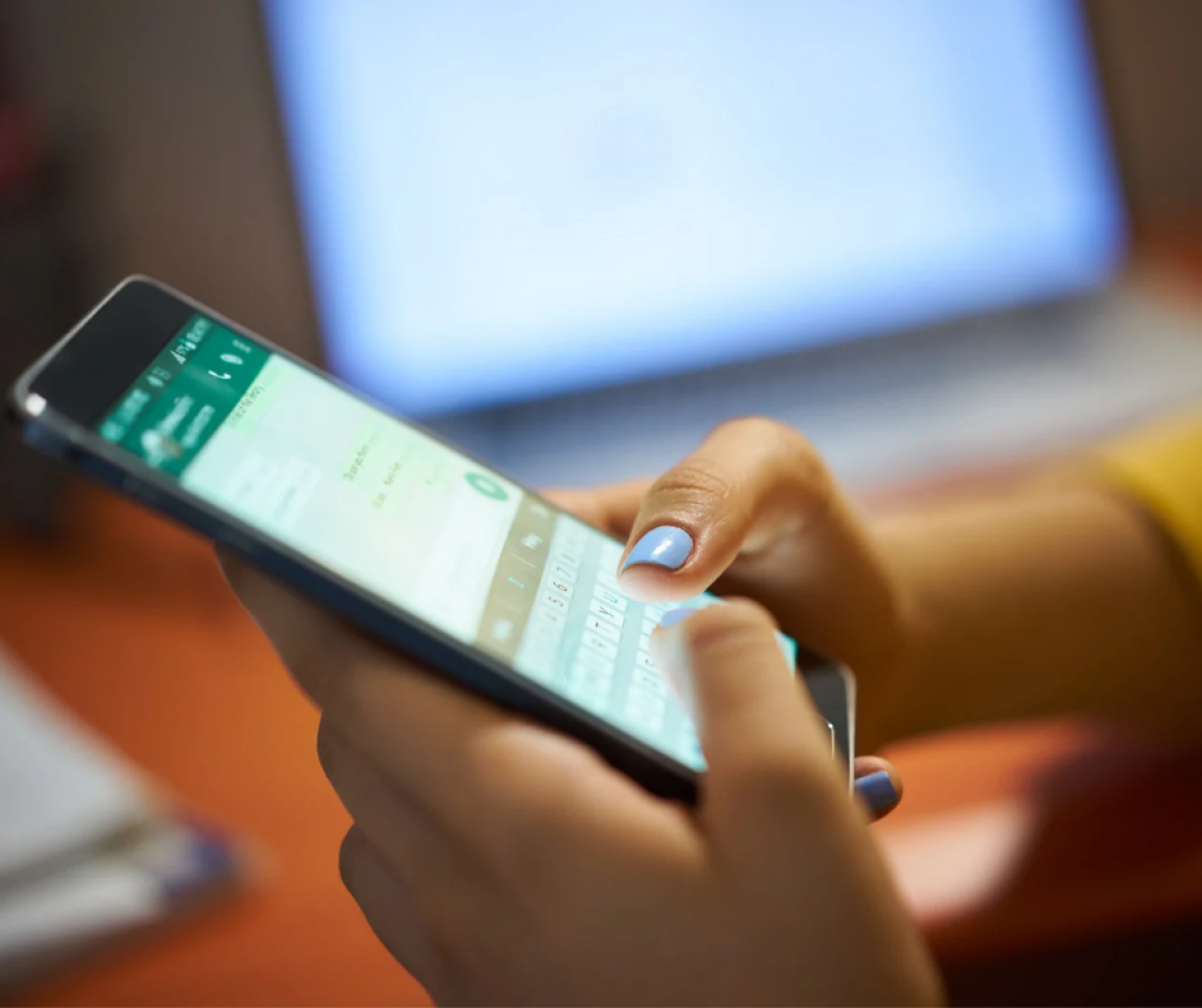 13 жасқа толмаған балаларға арналған арнайы аккаунттарды WhatsApp іске қоспақ