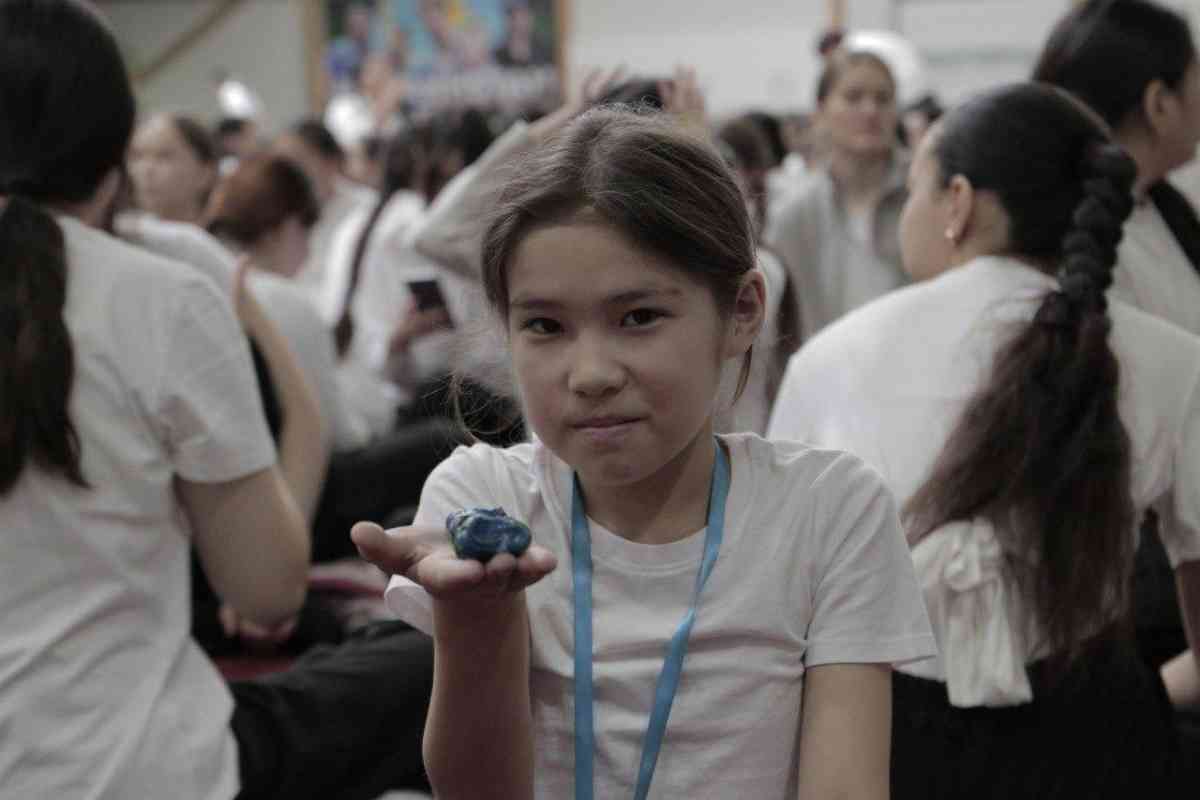 Көкшетауда 1500 оқушы бір мезетте «Бес асық» ойнады