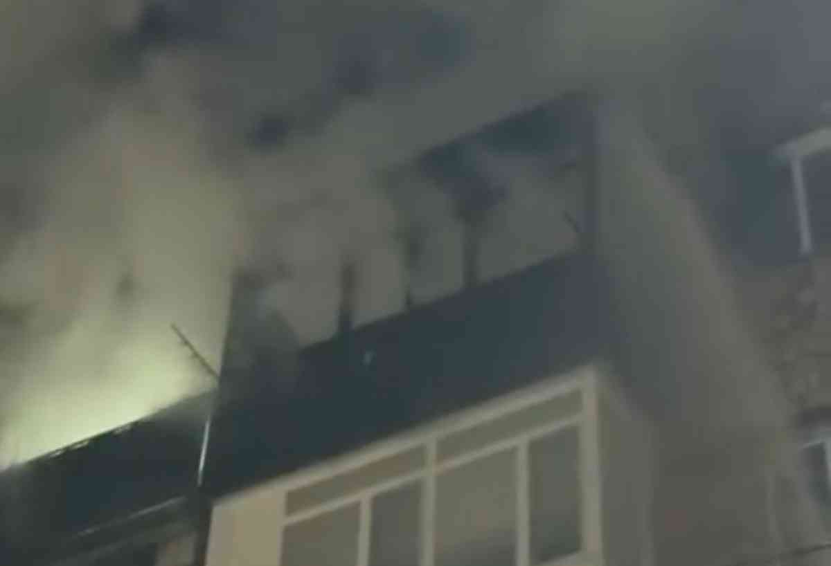 Қарағандыда көпқабатты үйде өрт шығып, тұрғындар эвакуацияланды