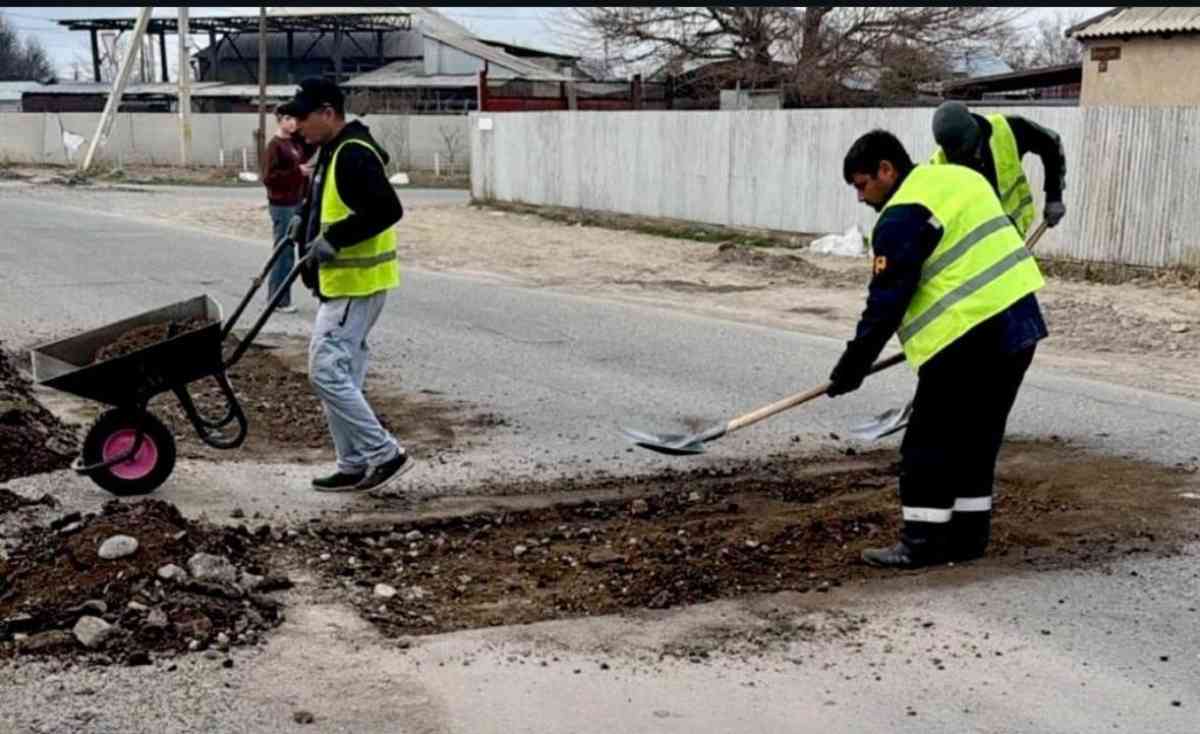 Таразда жол шұқырлары жөнделіп жатыр