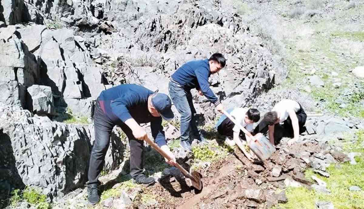 «Таза Қазақстан»: Жамбылда тарихи орын қоқыстан тазартылды