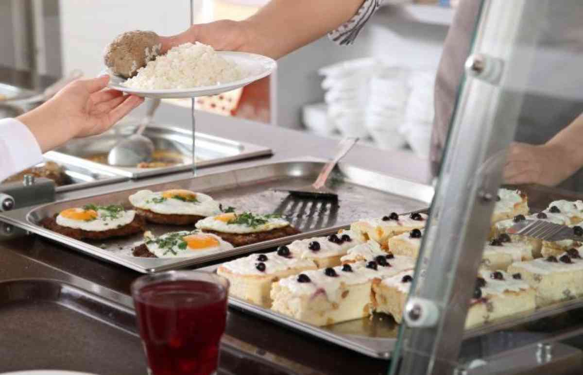 Қазақстан мектептерінде тегін тамақтың орташа құны 775 теңгеге жетті