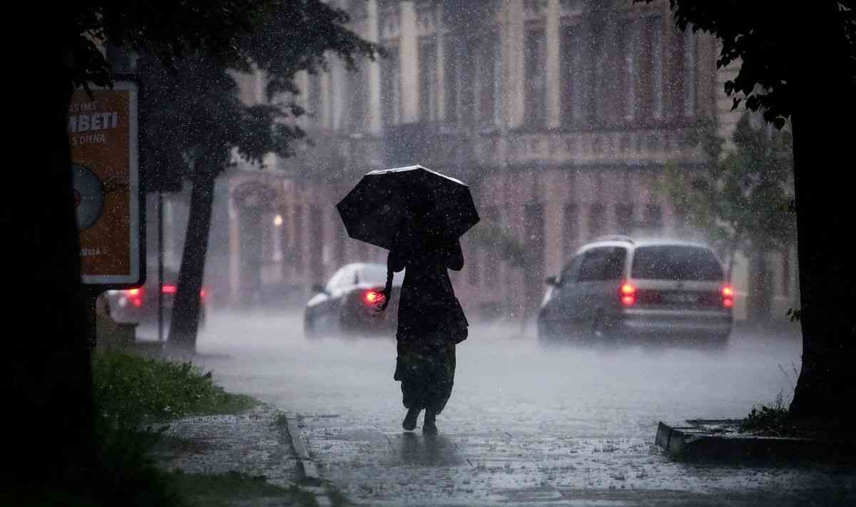 Нөсер, найзағай, бұршақ: 16 облыста дауылды ескерту жарияланды