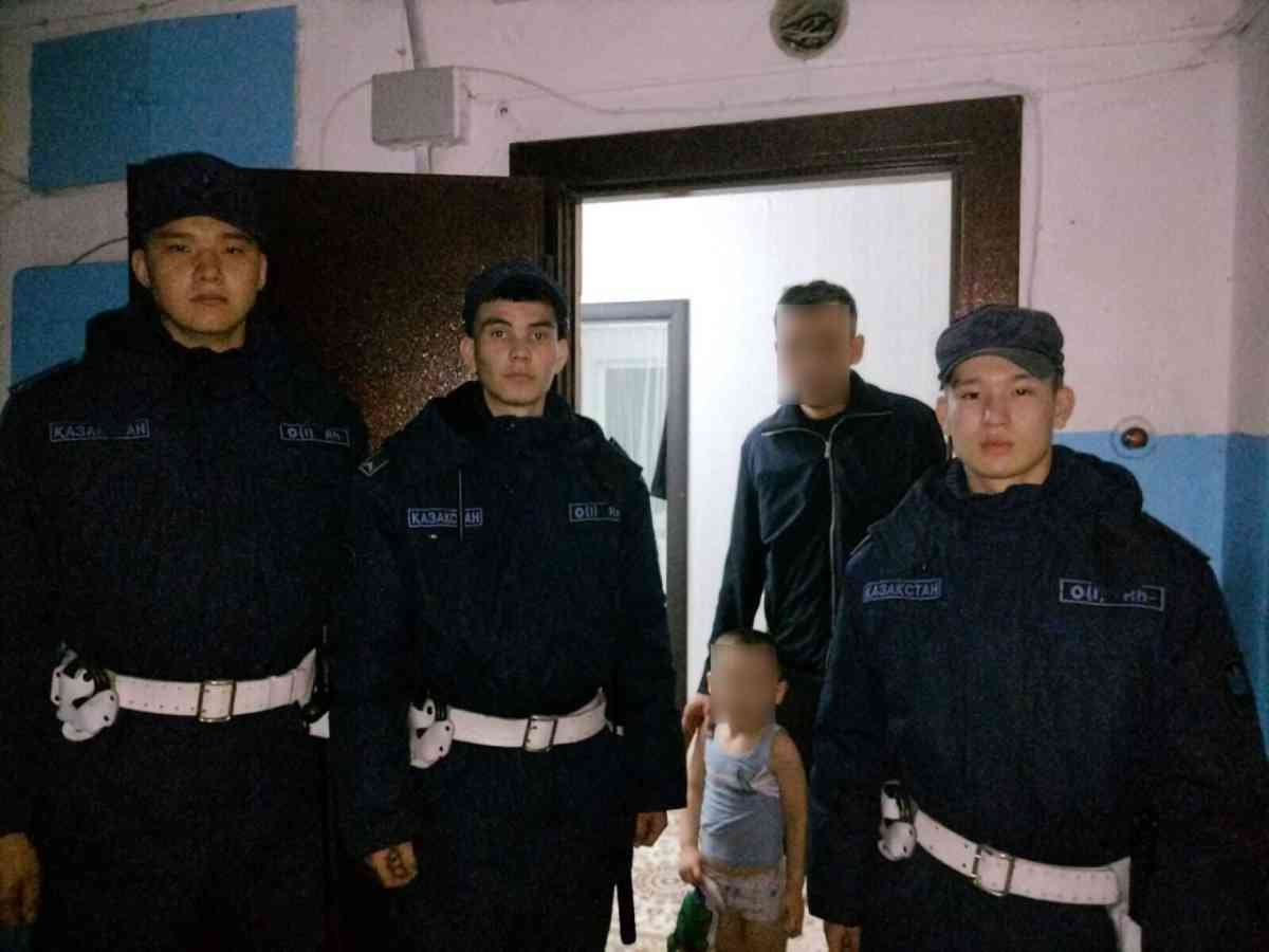 Ұландықтар кішкентай баланы жазатайым жағдайдан сақтап қалды