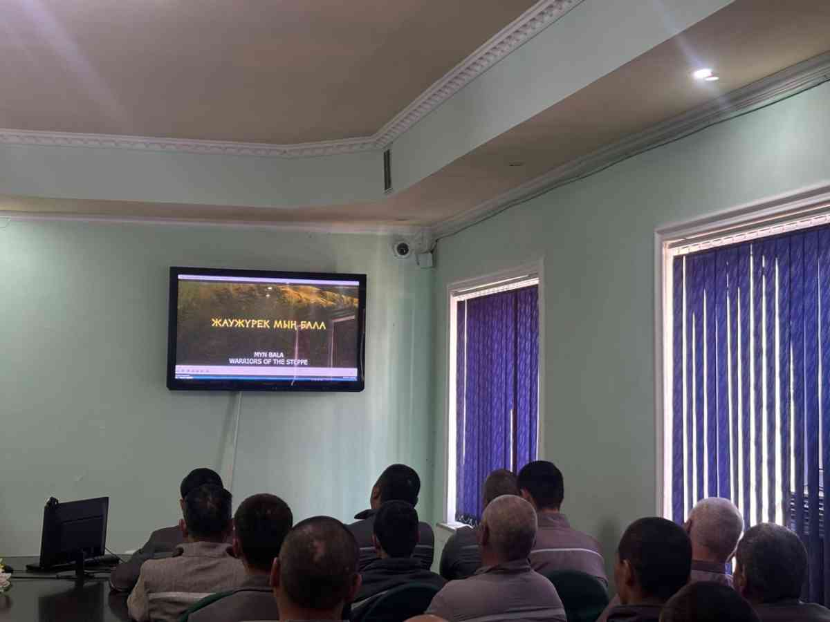 Сотталған азаматтарға «Жау жүрек мың бала» көркем фильмі көрсетілді