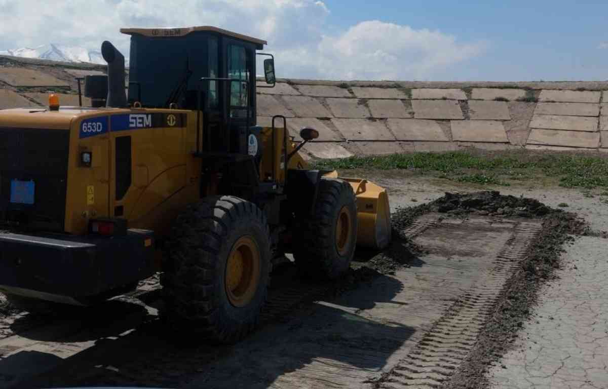 Жамбылдағы «Ақсай» каналындағы су реттегіш 20 жылдан кейін тазаланды