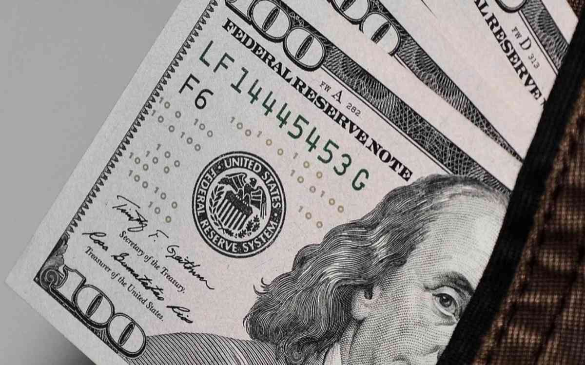 Доллар бағамы 3 теңгеге арзандады