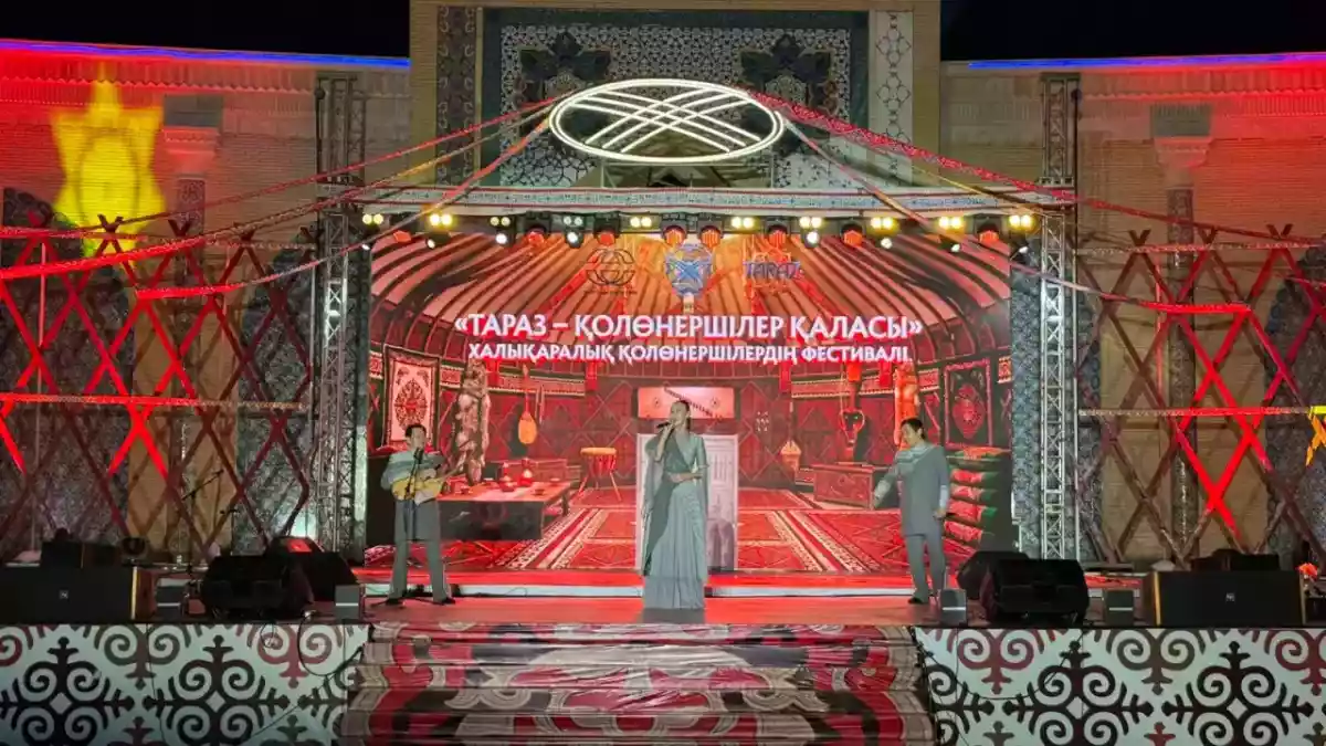 Қолөнершілер фестивалі: Таразда ауқымды гала-концерт өтті