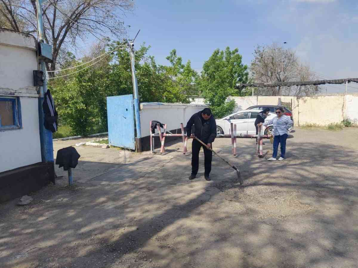 Таразда мекеме қызметкерлері тазалық жұмыстарын жүргізді