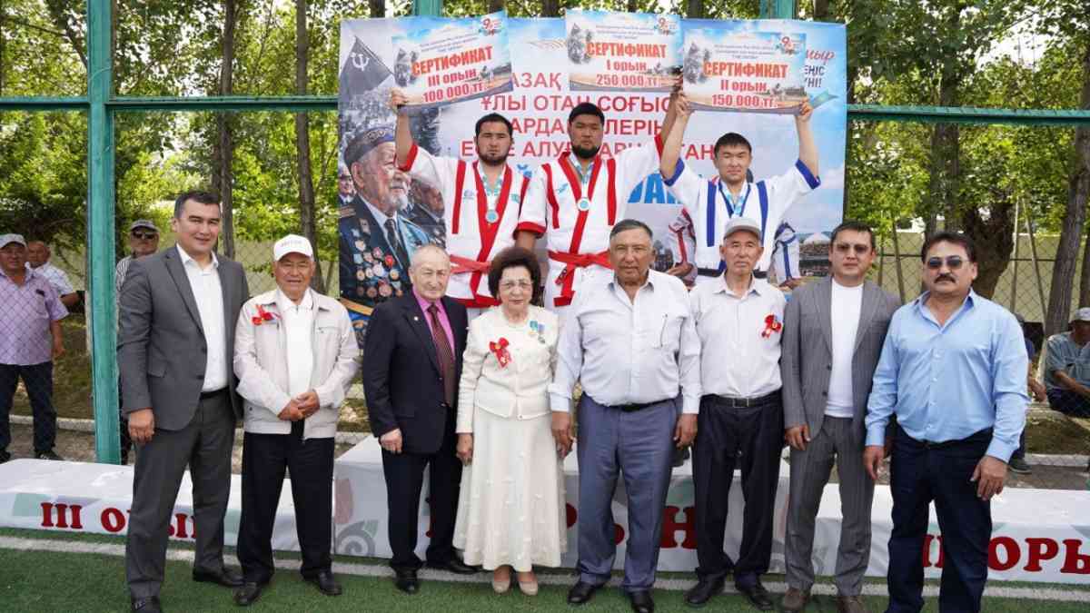 Жеңіс күні қарсаңында Жуалыда «Түйе палуандар» сайысы өтті